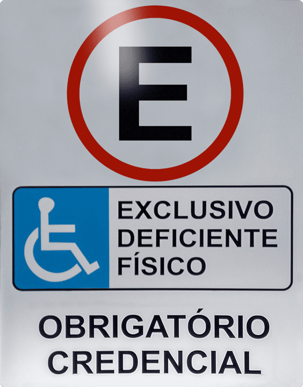 Placa de transito falando da exclusividade de deficiente físico e a necessidade da credencial PCD/PNE
